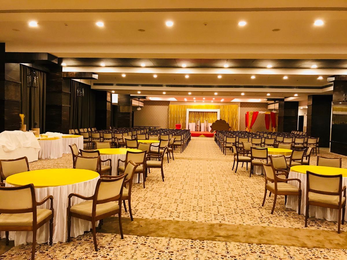 Regenta Central Hotel & Convention Centre Ναγκπούρ Εξωτερικό φωτογραφία