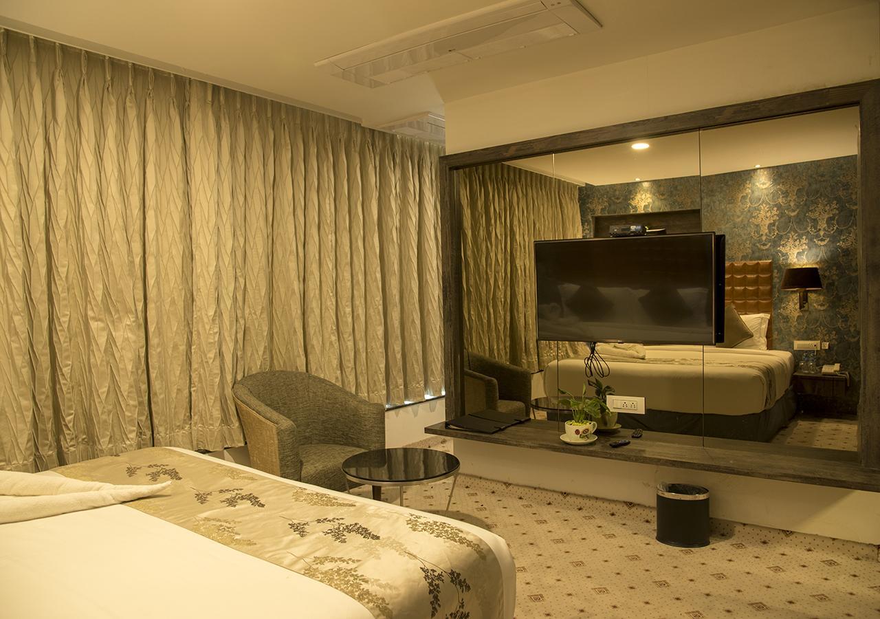 Regenta Central Hotel & Convention Centre Ναγκπούρ Εξωτερικό φωτογραφία
