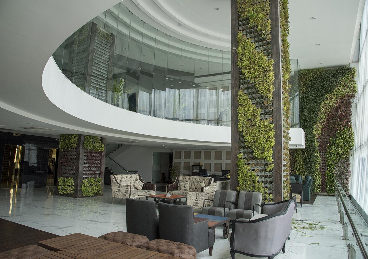 Regenta Central Hotel & Convention Centre Ναγκπούρ Εξωτερικό φωτογραφία