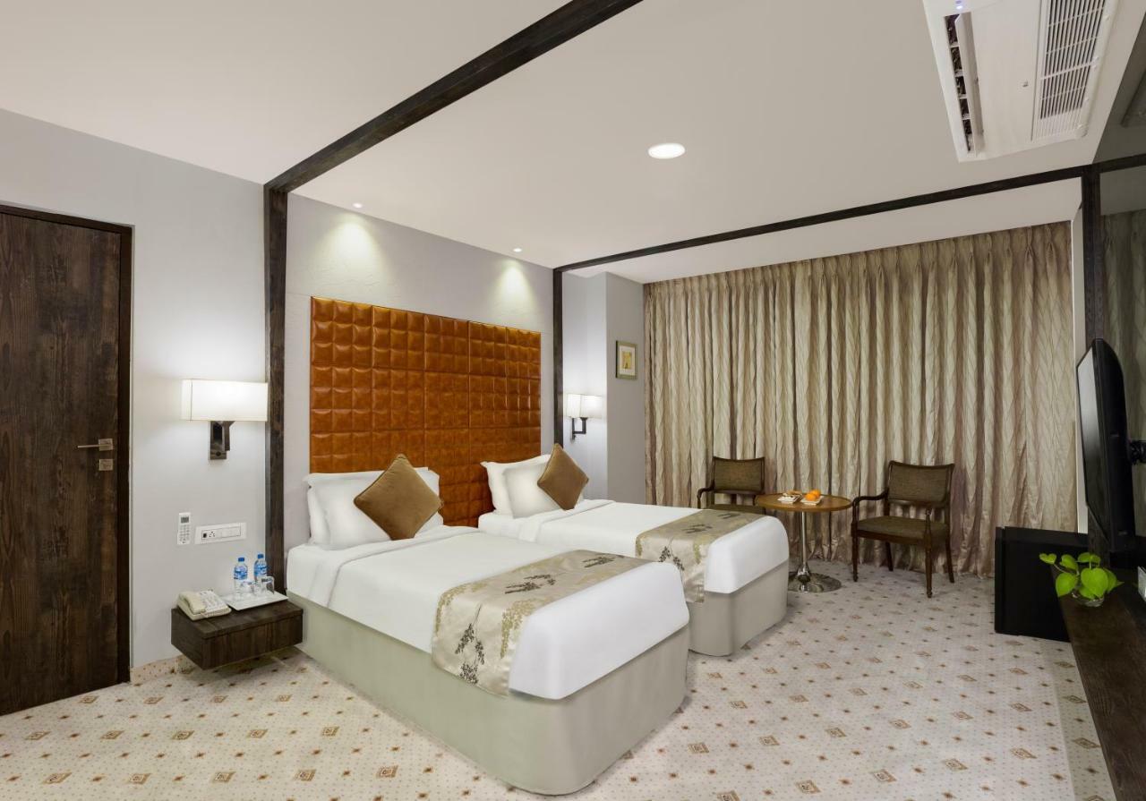 Regenta Central Hotel & Convention Centre Ναγκπούρ Εξωτερικό φωτογραφία
