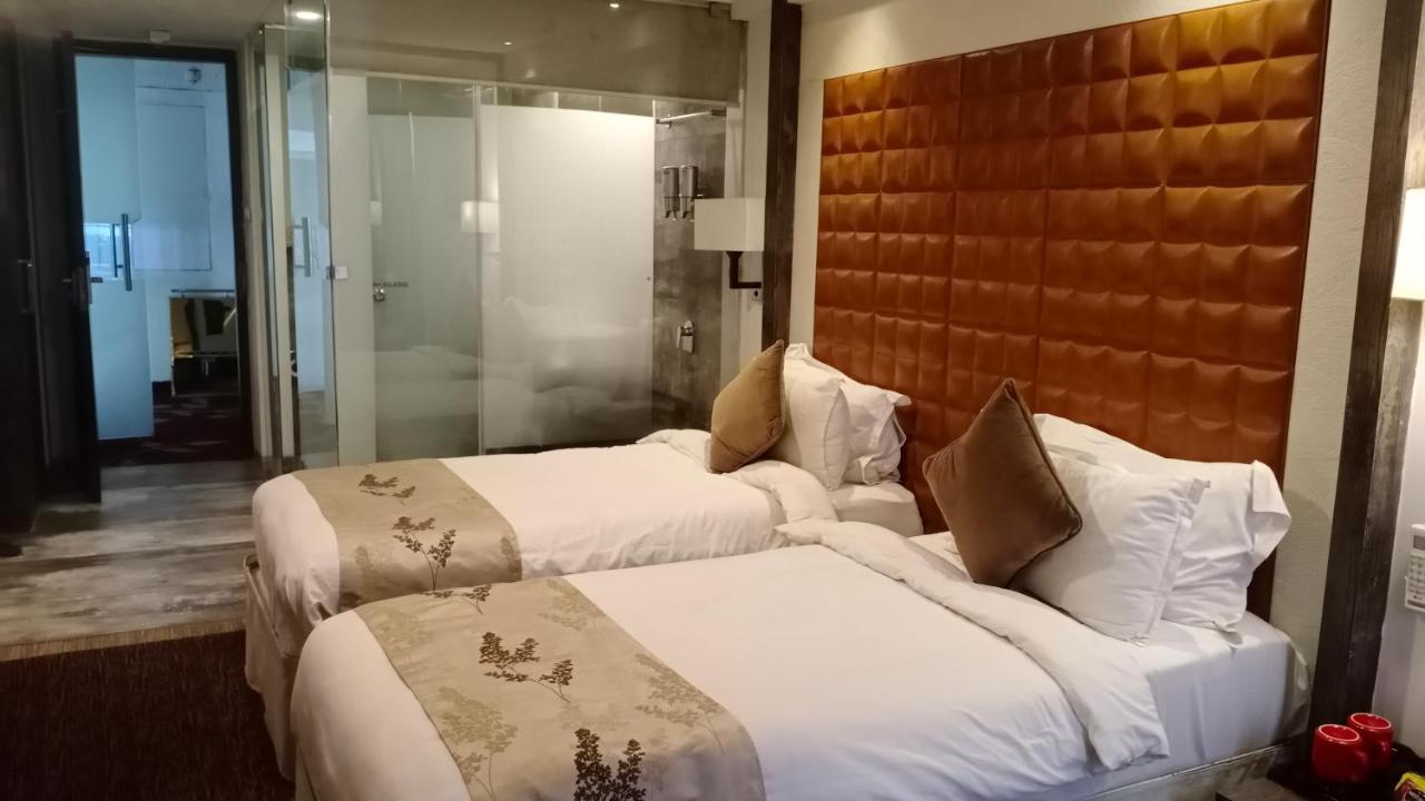 Regenta Central Hotel & Convention Centre Ναγκπούρ Εξωτερικό φωτογραφία
