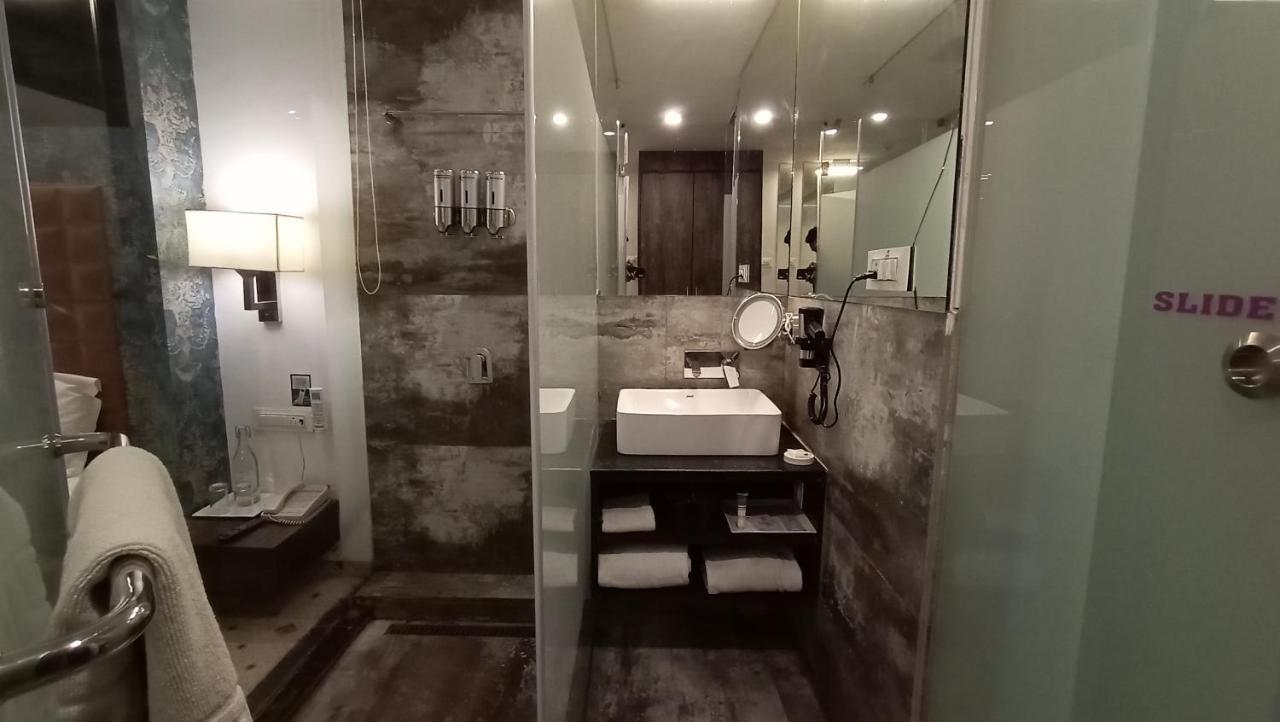 Regenta Central Hotel & Convention Centre Ναγκπούρ Εξωτερικό φωτογραφία