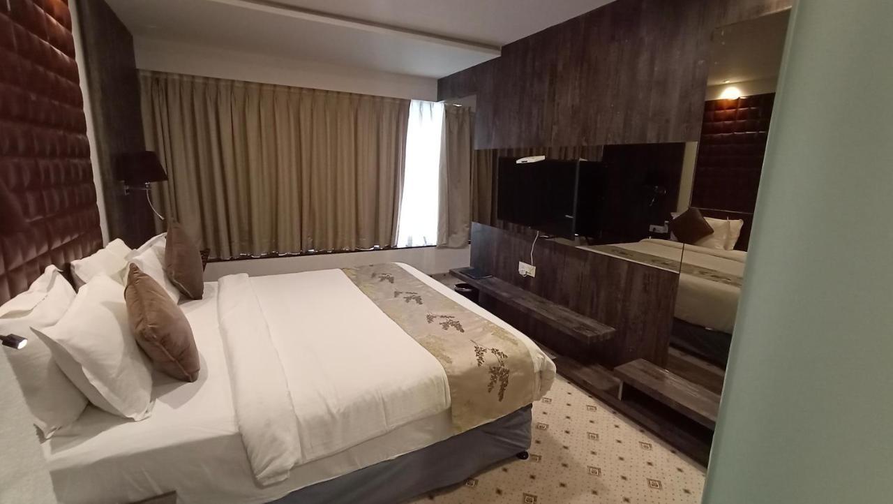 Regenta Central Hotel & Convention Centre Ναγκπούρ Εξωτερικό φωτογραφία